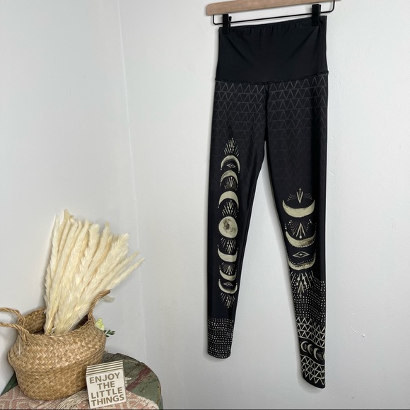 Onzie Black High Rise Las Lunas Graphic Full Leg Leggings Size XS Moonphases - Picture 5 of 16